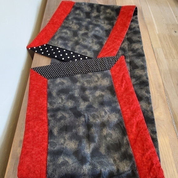 HANDMADE MIXED PRINT BLACK & RED TABLE RUNNER HALLOWEEN - Picture 6 of 12